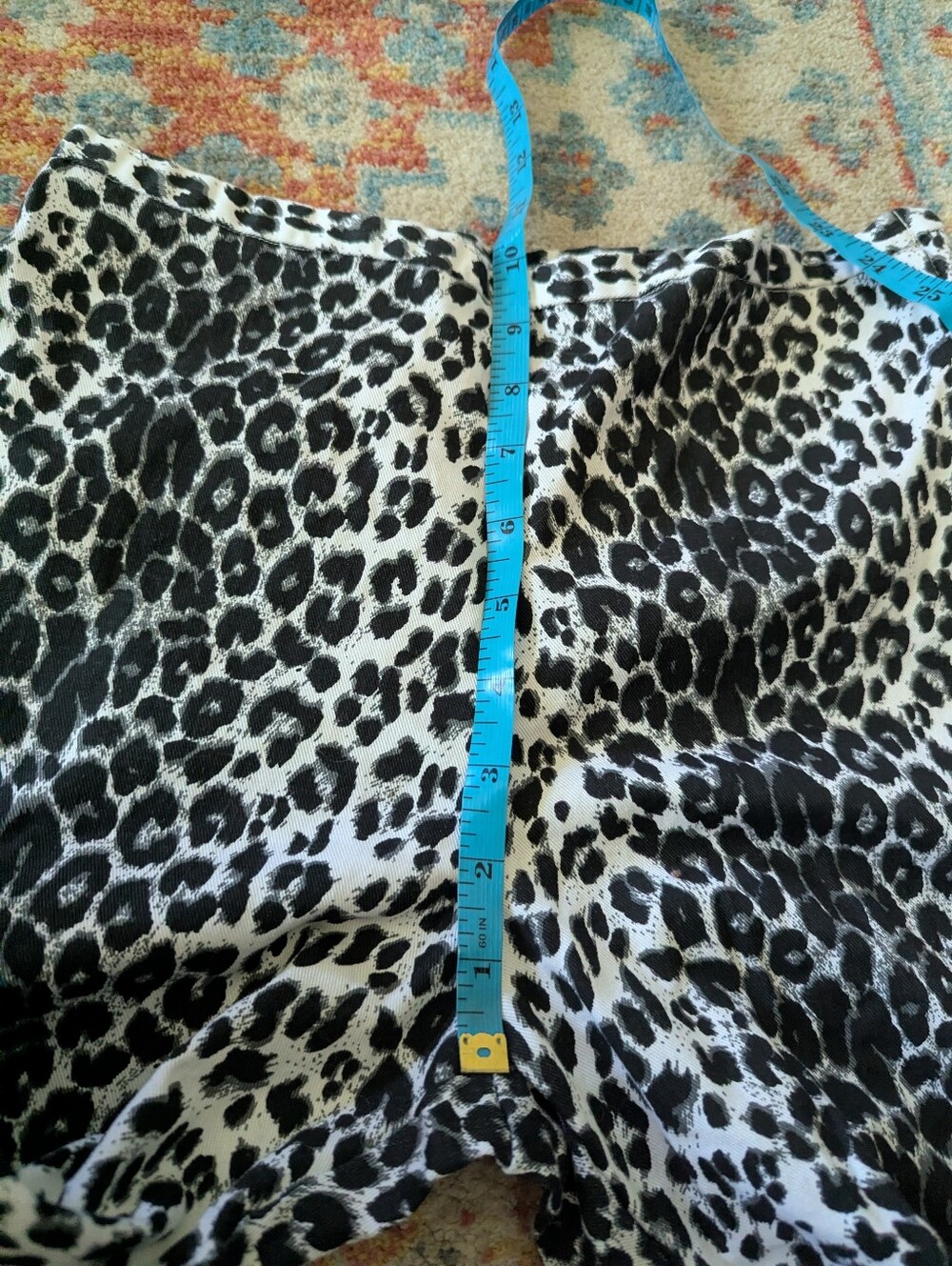 90s Y2K Women's 6? Leopard Print Capris Pants Shorts Black & White - Picture 8 of 9